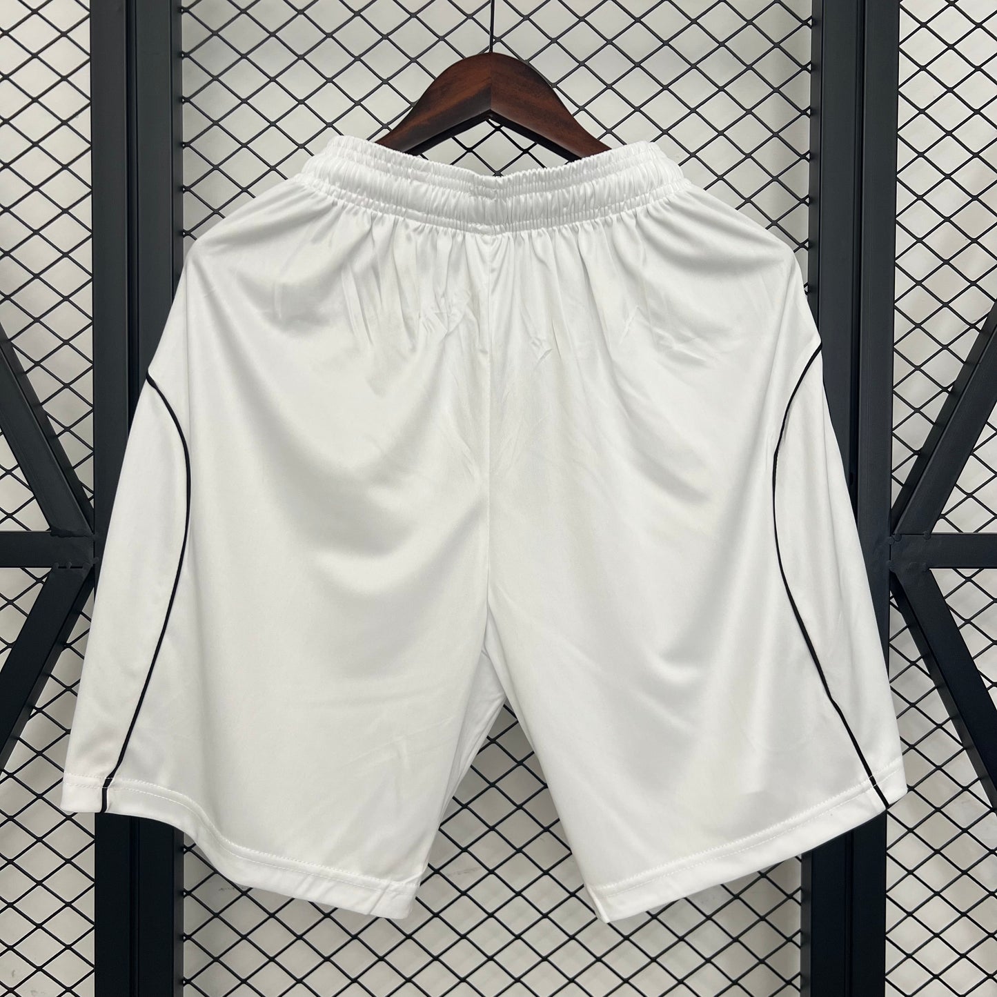 25/26 M-U home shorts