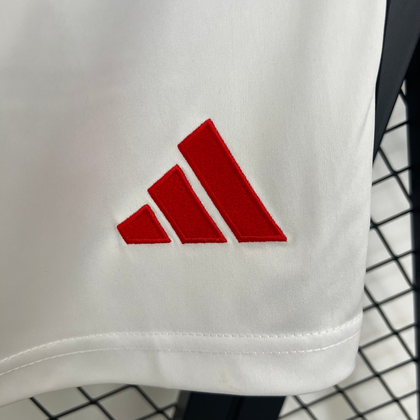 25/26 M-U home shorts