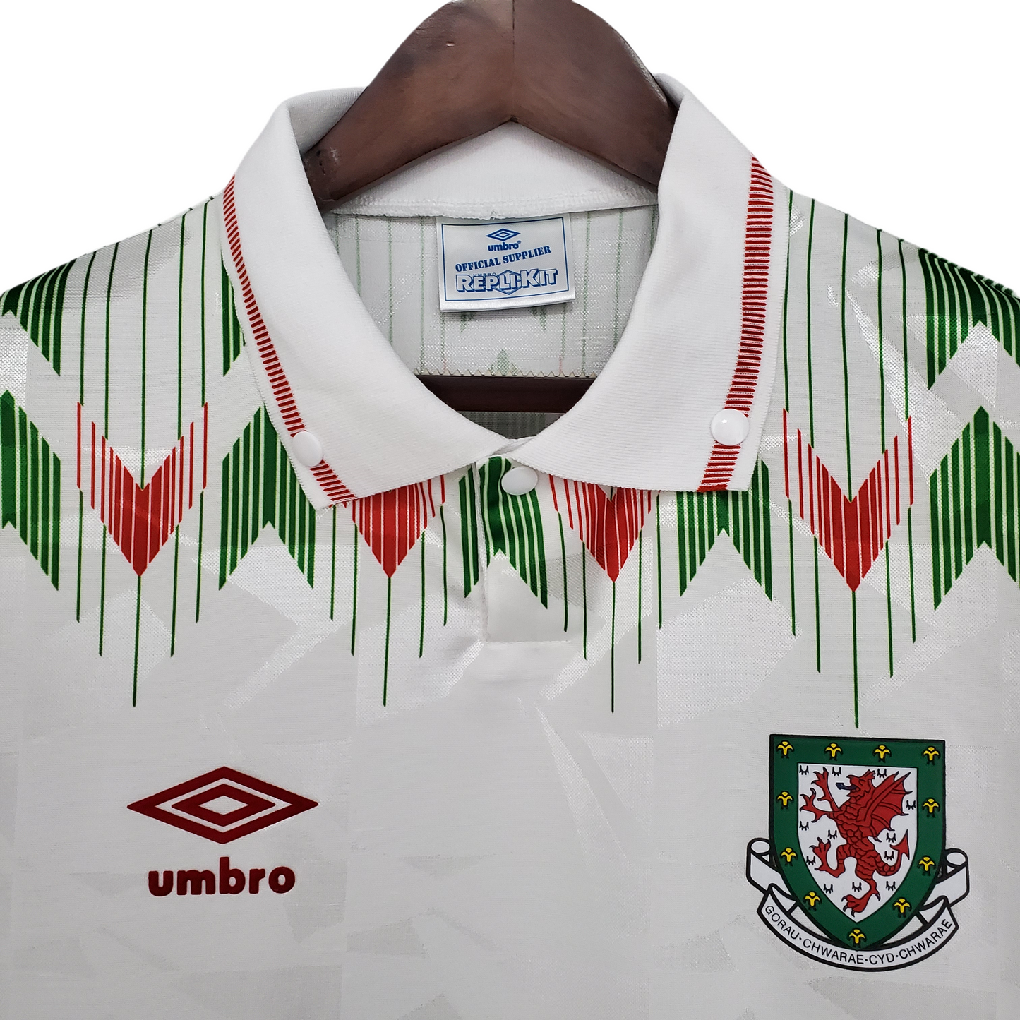 1990/1992 Wales Away Retro Shirt