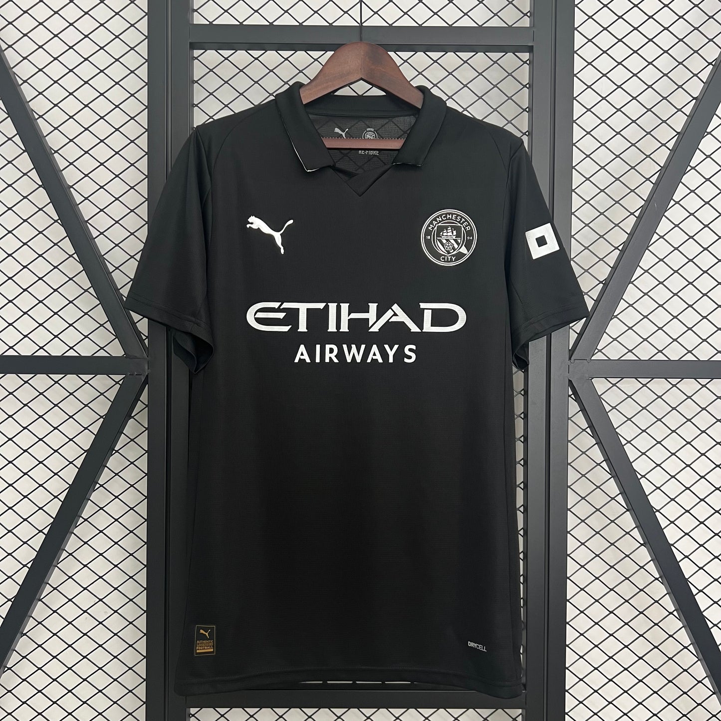 25/26 Manchester City away shirt