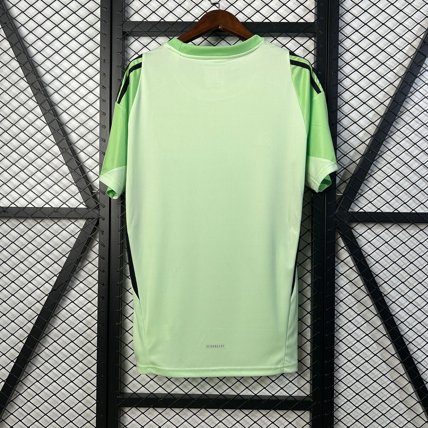 25/26 Benfica training goalkeeper shirt