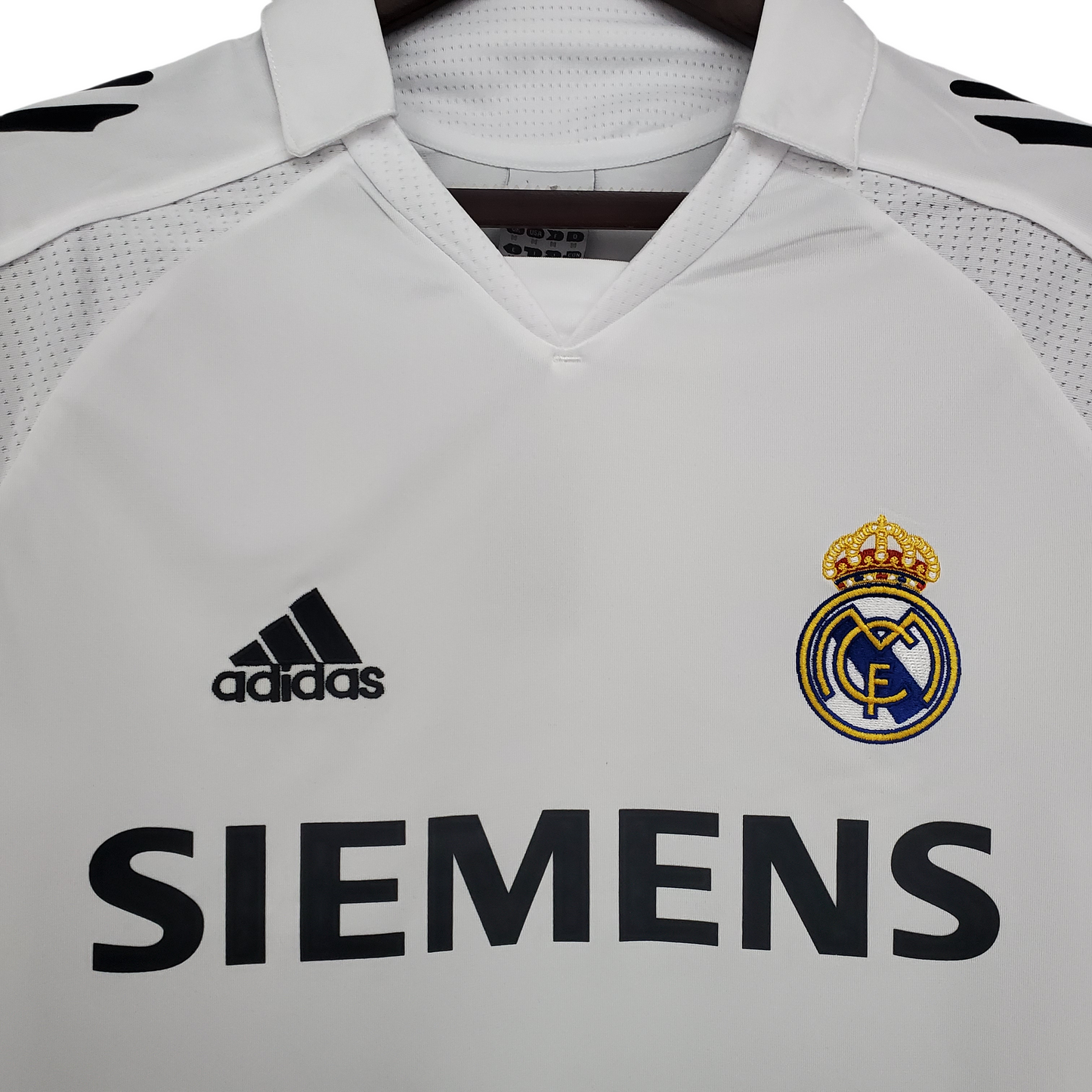2005/2006 Real Madrid Home Retro Long Sleeve Shirt